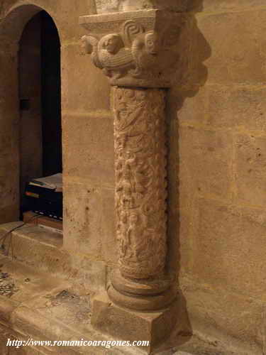 COLUMNA DECORADA E EL PRESBITERIO NORTE